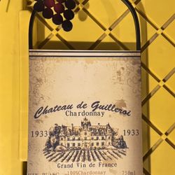 Vintage-style metal wine bottle wall rack / decorative wine holder shaped like an oversized wine bot