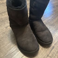 Women’s black UGG boots Size 8