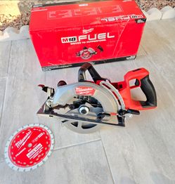 Milwaukee FUEL 18V 7-1/4in Rear Handle Circular Saw