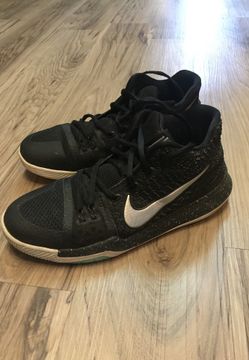 Kyries 3