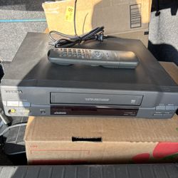 Toshiba M-462 VHS Player with Remote