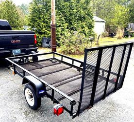 5x8 Utility Trailer – Like New | Mesh Floor | Fold-Down Gate | Ready to Work
