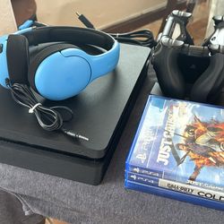 Sony PS4 1TB 2 Controllers 3 Games