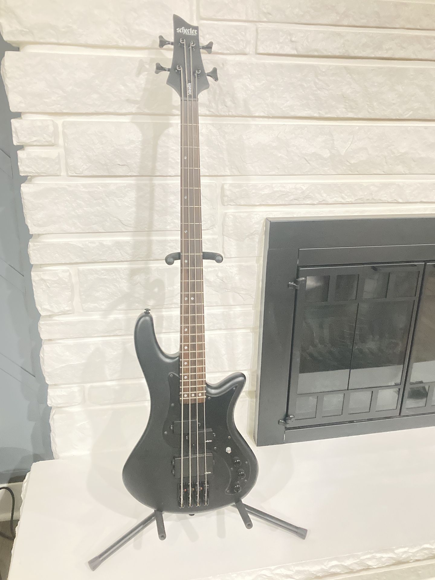 Schecter Stiletto Stealth 4 bass guitar