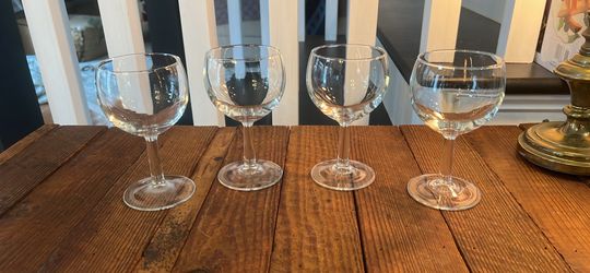 Modern balloon wine glasses (4)