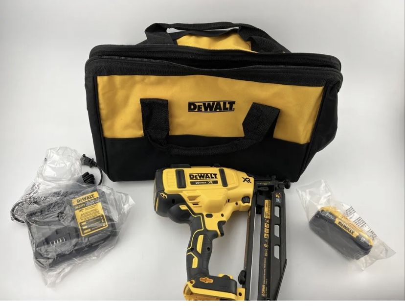 DeWalt 20V MAX 16Ga Angled Finish Nailer Kit 2Ah Battery & Charger