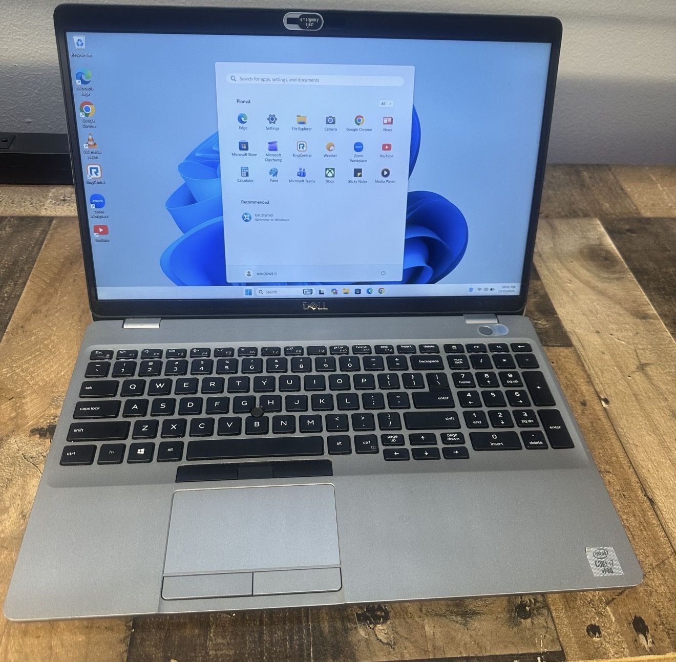 Dell 2022 i7 16gb 240gb m.2 ssd 15