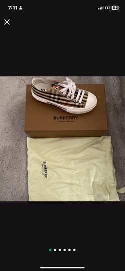 Burberry Shoes For Woman 