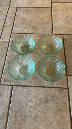 4 Glass Leaf Design Bowls