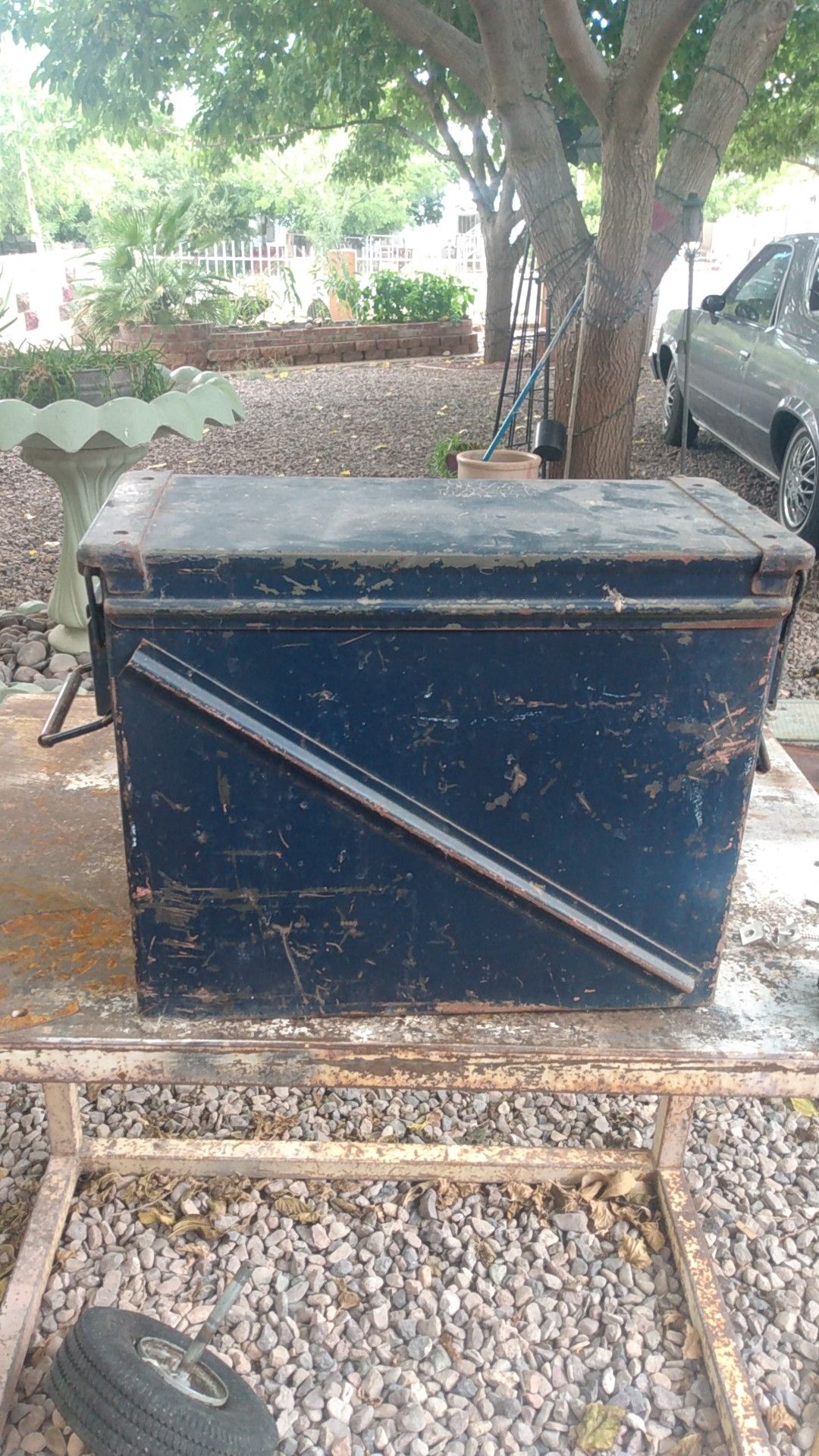 18x14.5x8.5 army box. $ 30.