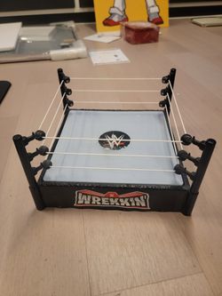 2010 WWE Mattel Wrekkin Wrestling Ring Spring Loaded  White Ropes