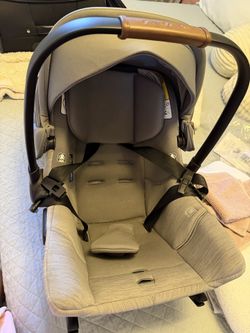Nuna PIPA™ car seat