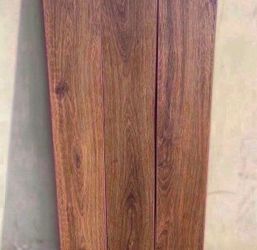 Sienna Elmhurst Oak 10 mm T × 7 in. W Waterproof Laminate Wood Flooring