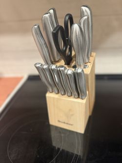 Brookstone Knifeset For Sale! Mint Condition