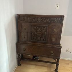 Antique Beautiful 6 Drawer With Carving. Great Condition 