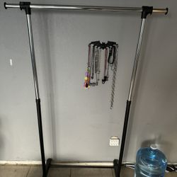 Adjustable Single Rod Garment Rack