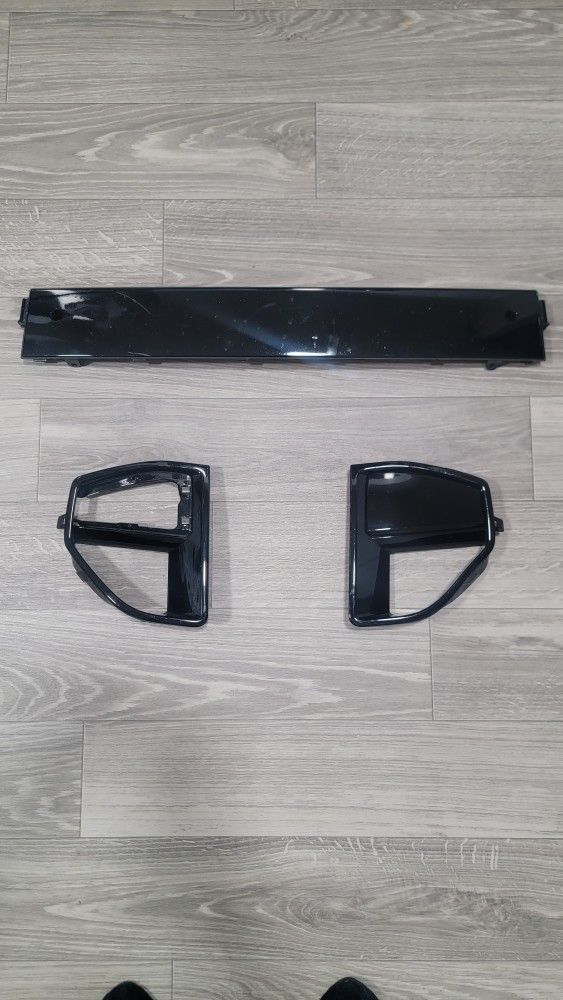 2021-2024 BMW X5 Grille Trim