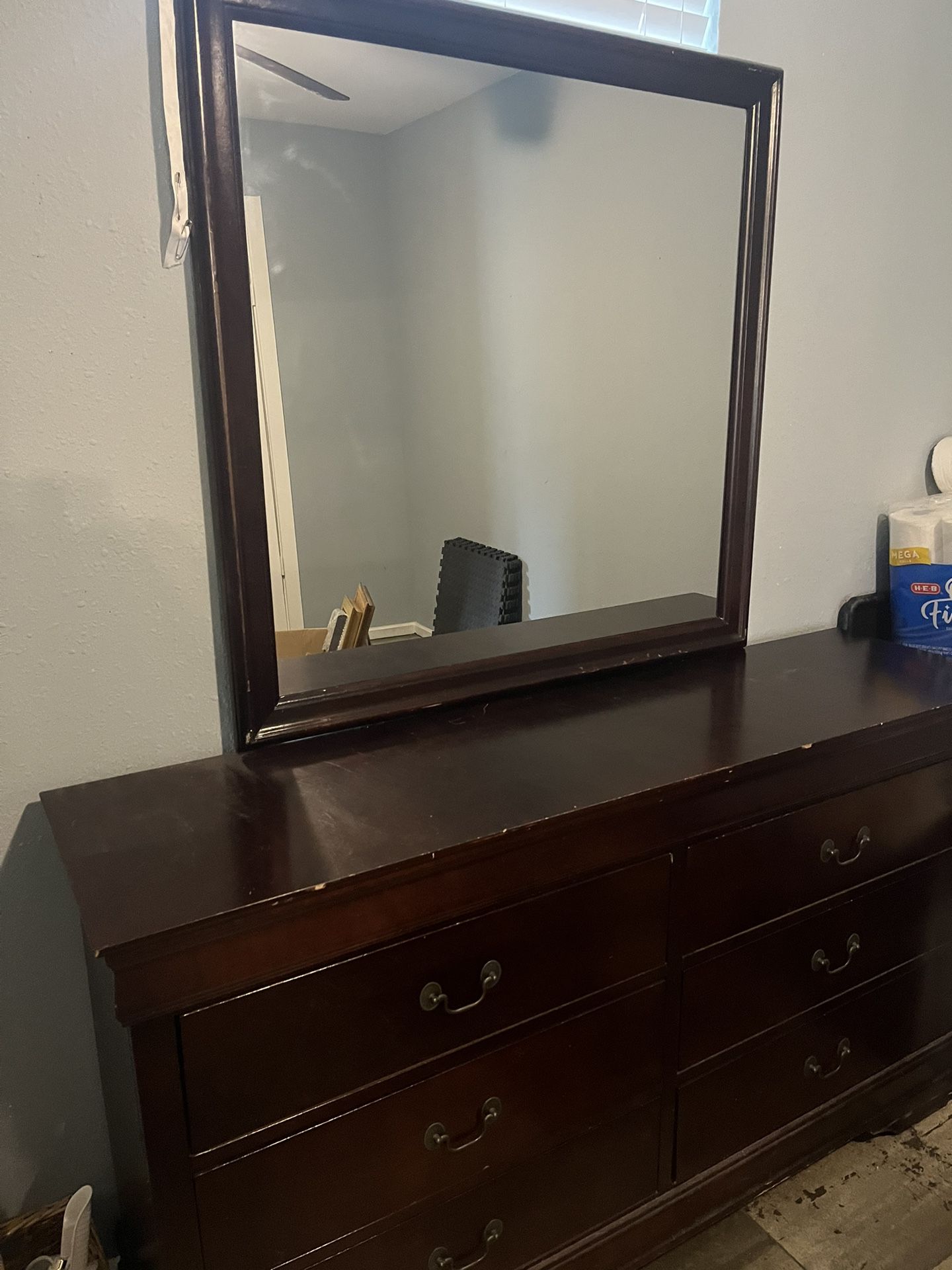 Dresser With Mirror Set 
