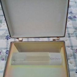 Dkny perfume in silver box