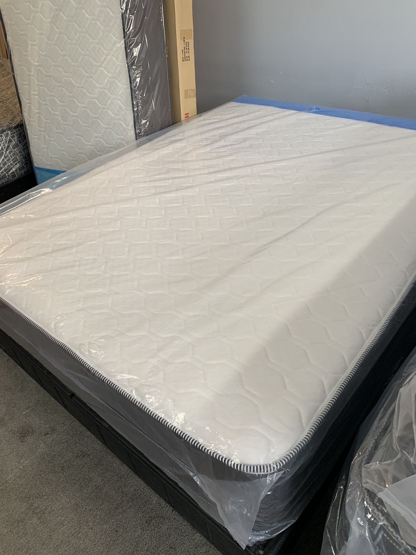 QUEEN SIZE MATTRESS BRAND NEW COMFORTABLE AVAILABLE ALL SIZES SAME DAY DELIVERY π LOCATION 303 POCASSET AVE PROVIDENCE RI OPEN 7 DAY