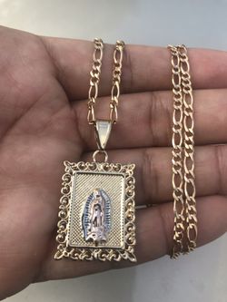 14k Gold filled fígaro chain with Virgin Mary charm