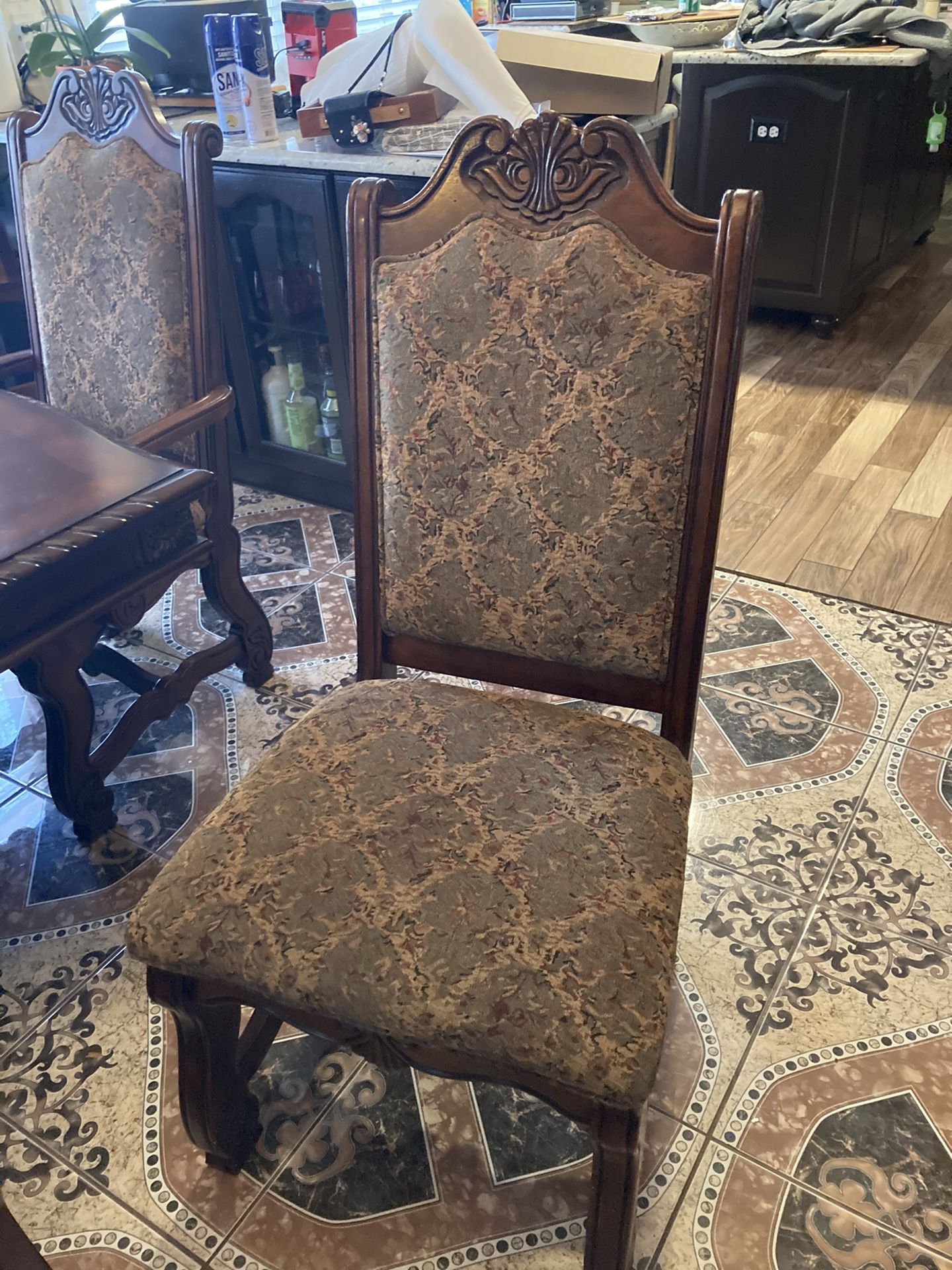Beautiful China Cabinet With 8 Chairs/w Leaf