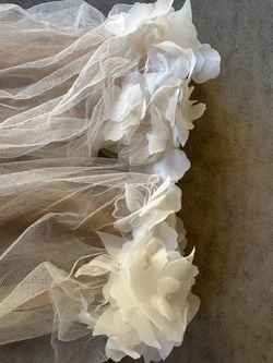 Wedding vail and arm sleeves