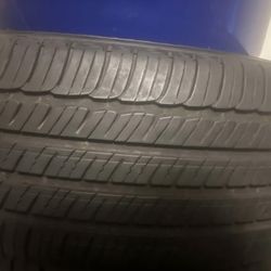 245/45/17 Tire
