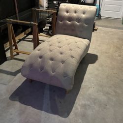 Pre-Owned Tufted Sofa Chaise