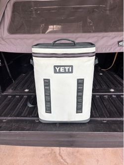 YETI Hopper Back Flip 24 Cooler - Sagebrush green