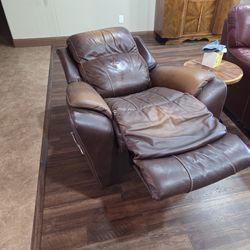 2 lazyboy leather chairs