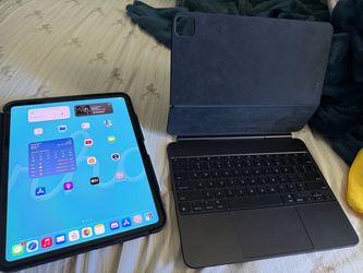 iPad Pro 13” M4 – 256 GB + Magic Keyboard + Apple Pencil Pro