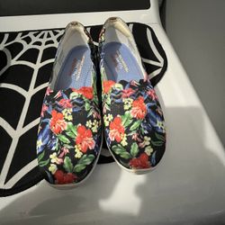 Skechers Floral Relaxed Fit Memory Slip On Women’s Size 6.5