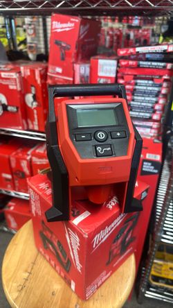 Milwaukee M12 12-Volt Lithium-Ion Cordless Electric Portable Inflator (Tool-Only)