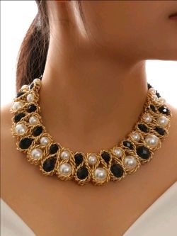 Fashionable Crystal Pearl Beaded Double Row Statement Necklace for Women Gold Tone Black & White Bib Collar Necklace
Elegant double row statement neck