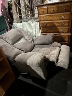 Large Recliner 