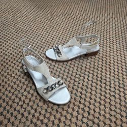 Munro textured reptile print silver chain accent T-strap sandal sz 7.5 US