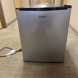 Mini Fridge (Whirlpool)