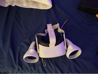 Meta oculus 2 with some games on it.