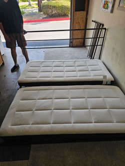 2 twin beds(converted to a king bed)