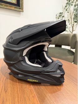 Shoei VFX-EVO