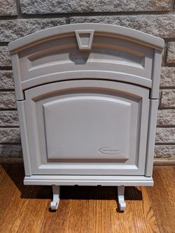 Suncast wall mount hose hanger with shelf compartment