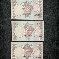 (3) Pakistan Bank notes 1(contact info removed), 1 Rupee.