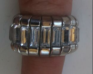 Nice bling stretch ring nice !!!
