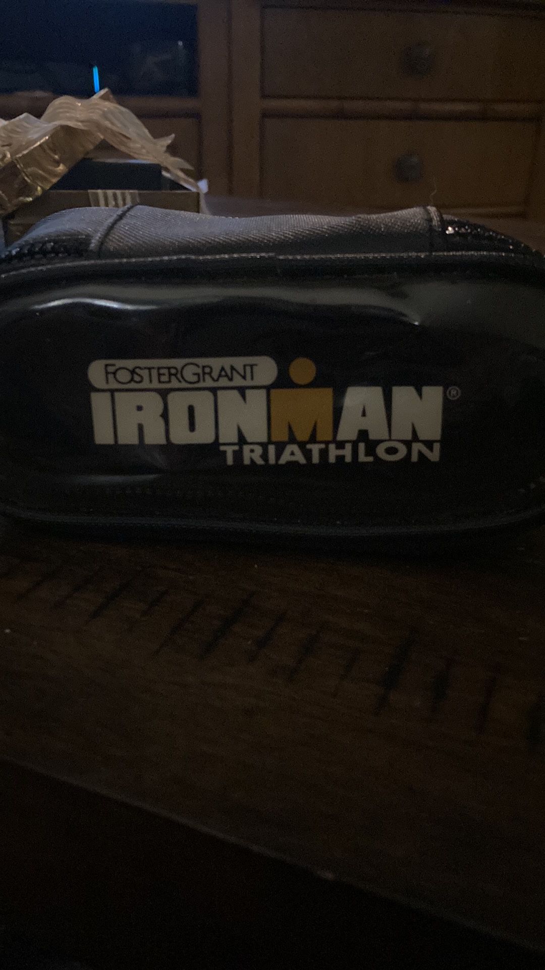 Foster grant zip up belt clip case