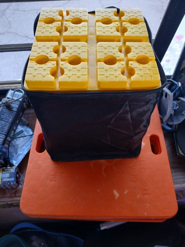 Truck And RV TIRE LIFTS BLOCKS