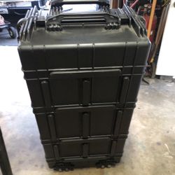 Heavy Duty Water Tight Storage Cabinet. Store Electronics, Sensitive Files.  Allot Of Room, Like New!