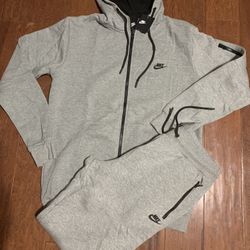 Nike Tracksuit (XXL)