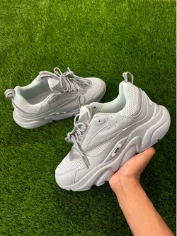 Dior B22s