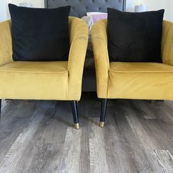 Set of 2 Yellow Chairs – Bright, Comfy & Stylish 💛